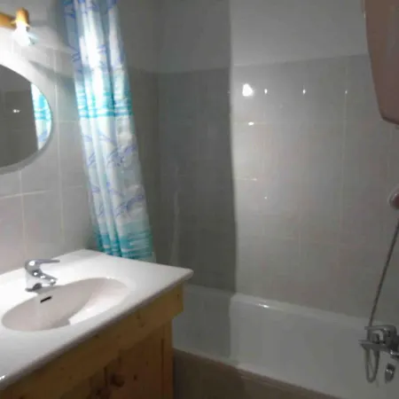 Appartement 3 Pieces Pour 6 Personnes, Balcon, Skis A 50M, Parking Gratuit - Fr-1-561-69 Daire